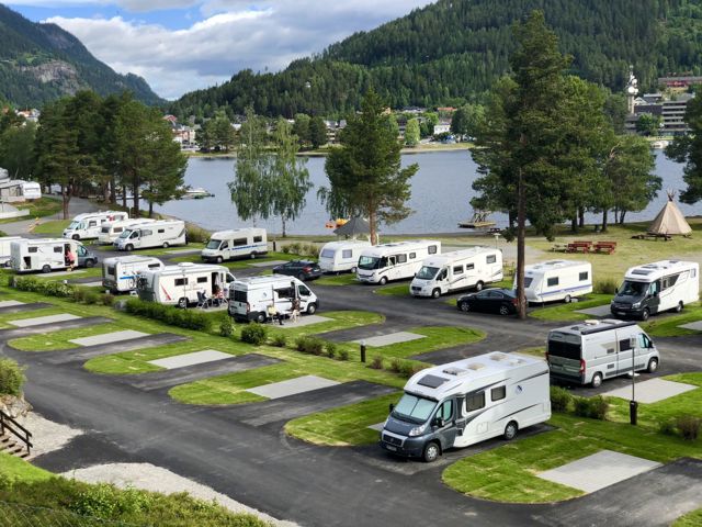 Bobil Og Vognplasser Ved Fjorden